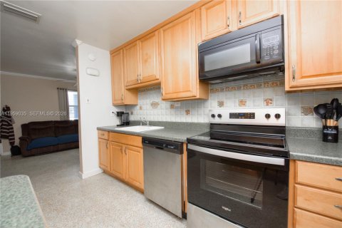 Купить виллу или дом в Хомстед, Флорида 3 спальни, 99.59м2, № 2023907 - фото 9