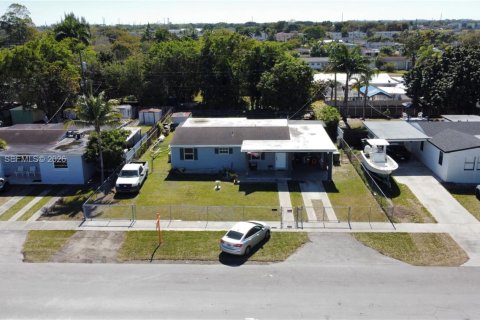 Купить виллу или дом в Хомстед, Флорида 3 спальни, 99.59м2, № 2023907 - фото 29