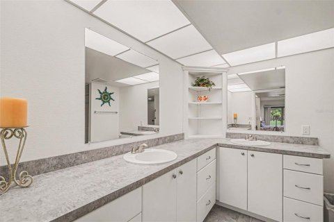 Copropriété à vendre à Punta Gorda, Floride: 2 chambres, 129.51 m2 № 2097629 - photo 11