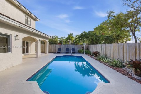 House in Miami, Florida 3 bedrooms, 247.4 sq.m. № 2068119 - photo 10