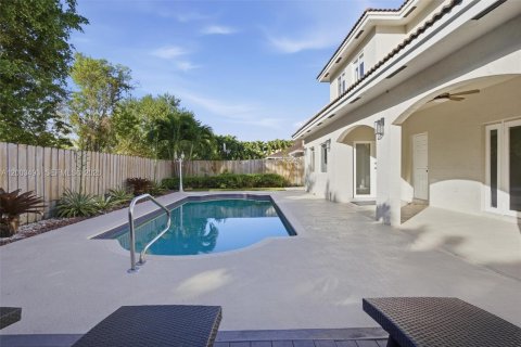 House in Miami, Florida 3 bedrooms, 247.4 sq.m. № 2068119 - photo 7