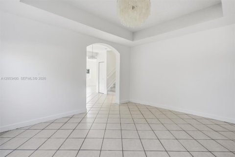 House in Miami, Florida 3 bedrooms, 247.4 sq.m. № 2068119 - photo 13