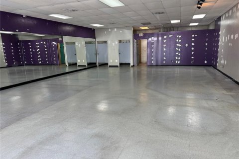 Immobilier commercial à louer à Tampa, Floride: 2952.16 m2 № 2166703 - photo 2