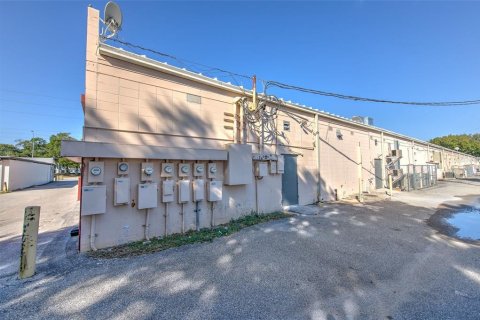 Immobilier commercial à louer à Tampa, Floride: 2952.16 m2 № 2166703 - photo 16