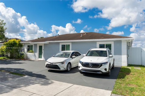 Villa ou maison à vendre à Florida City, Floride: 4 chambres, 129.6 m2 № 1969639 - photo 2