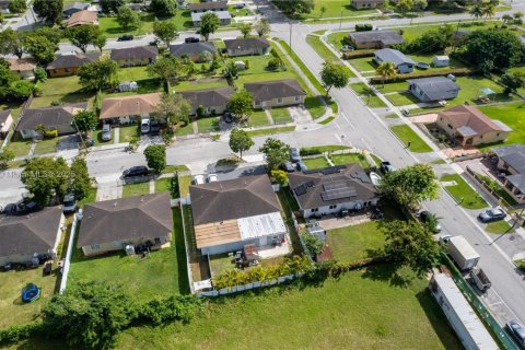 Villa ou maison à vendre à Florida City, Floride: 4 chambres, 129.6 m2 № 1969639 - photo 27