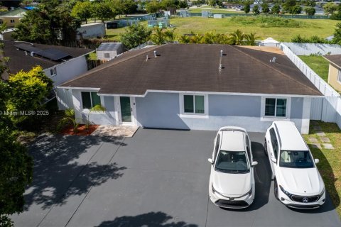 Villa ou maison à vendre à Florida City, Floride: 4 chambres, 129.6 m2 № 1969639 - photo 24