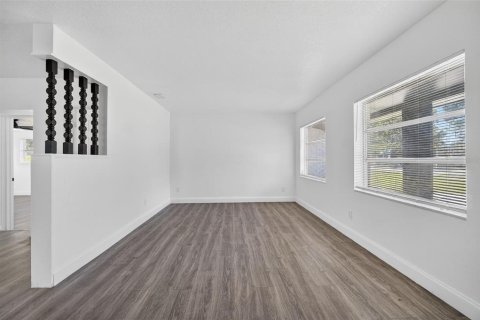 Casa en venta en Orlando, Florida, 4 dormitorios, 137.87 m2 № 2095446 - foto 8