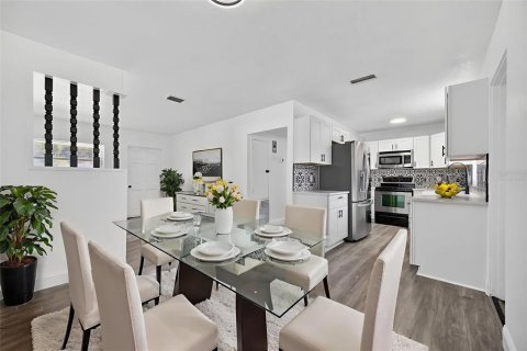 Casa en venta en Orlando, Florida, 4 dormitorios, 137.87 m2 № 2095446 - foto 17