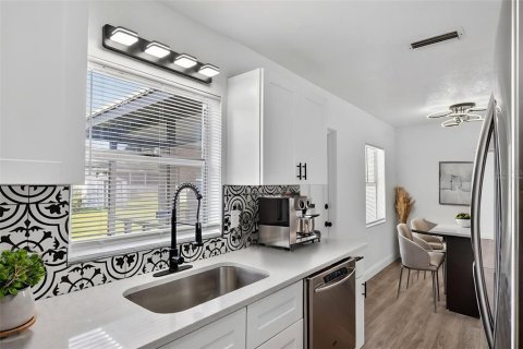 Casa en venta en Orlando, Florida, 4 dormitorios, 137.87 m2 № 2095446 - foto 27