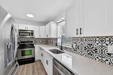 Casa en venta en Orlando, Florida, 4 dormitorios, 137.87 m2 № 2095446 - foto 22