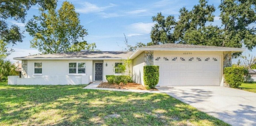 Villa ou maison à Land O' Lakes, Floride 3 chambres, 136.57 m2 № 2420545