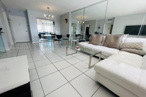 Condominio en alquiler en Sunny Isles Beach, Florida, 1 dormitorio, 66.89 m2 № 2058819 - foto 9