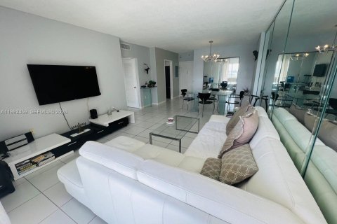 Condominio en alquiler en Sunny Isles Beach, Florida, 1 dormitorio, 66.89 m2 № 2058819 - foto 11