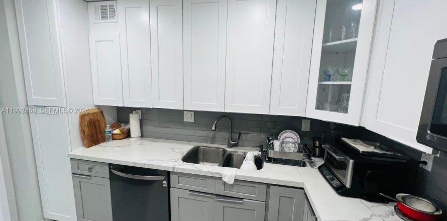 Condominio en Sunny Isles Beach, Florida, 1 dormitorio  № 2058819