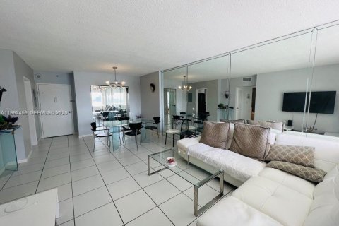 Condominio en alquiler en Sunny Isles Beach, Florida, 1 dormitorio, 66.89 m2 № 2058819 - foto 8