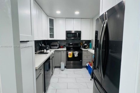 Condominio en alquiler en Sunny Isles Beach, Florida, 1 dormitorio, 66.89 m2 № 2058819 - foto 2