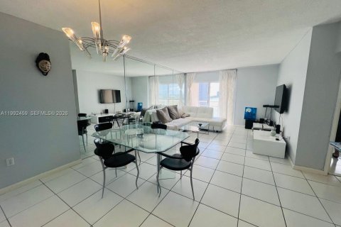 Condominio en alquiler en Sunny Isles Beach, Florida, 1 dormitorio, 66.89 m2 № 2058819 - foto 6