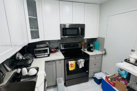 Condominio en alquiler en Sunny Isles Beach, Florida, 1 dormitorio, 66.89 m2 № 2058819 - foto 3
