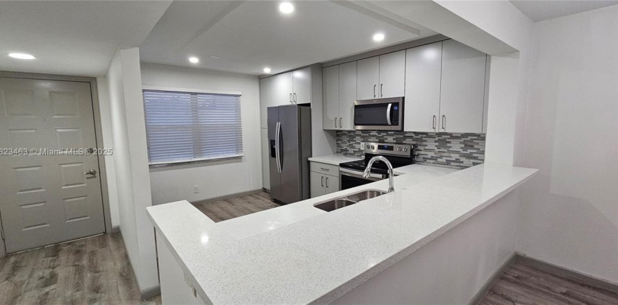 Condominio en Pembroke Pines, Florida, 2 dormitorios  № 1788386