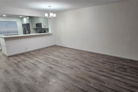 Condominio en venta en Pembroke Pines, Florida, 2 dormitorios, 110.83 m2 № 1788386 - foto 21