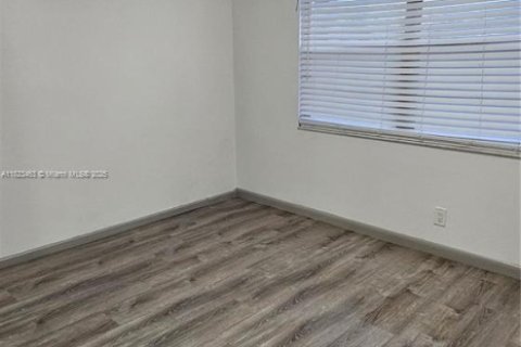 Condominio en venta en Pembroke Pines, Florida, 2 dormitorios, 110.83 m2 № 1788386 - foto 10