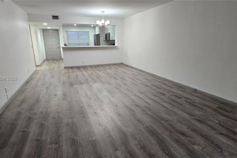 Condominio en venta en Pembroke Pines, Florida, 2 dormitorios, 110.83 m2 № 1788386 - foto 7