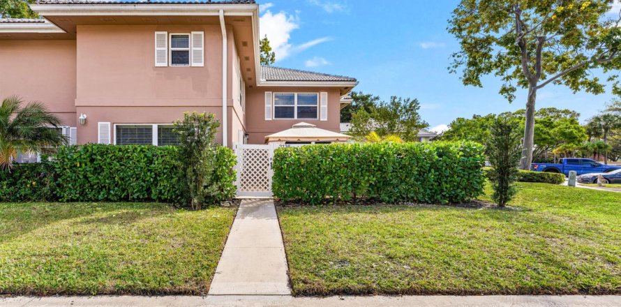 Townhouse in West Palm Beach, Florida 2 bedrooms, 125.42 sq.m. № 2088060