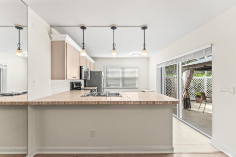 Townhouse in West Palm Beach, Florida 2 bedrooms, 125.42 sq.m. № 2088060 - photo 11