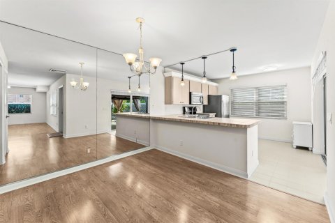 Townhouse in West Palm Beach, Florida 2 bedrooms, 125.42 sq.m. № 2088060 - photo 5