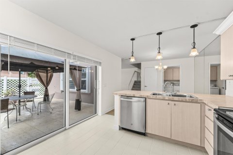 Townhouse in West Palm Beach, Florida 2 bedrooms, 125.42 sq.m. № 2088060 - photo 15