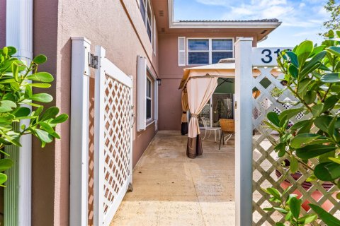 Townhouse in West Palm Beach, Florida 2 bedrooms, 125.42 sq.m. № 2088060 - photo 2