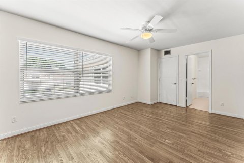 Townhouse in West Palm Beach, Florida 2 bedrooms, 125.42 sq.m. № 2088060 - photo 19
