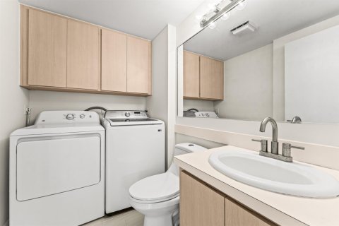 Townhouse in West Palm Beach, Florida 2 bedrooms, 125.42 sq.m. № 2088060 - photo 29