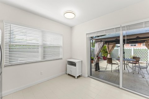 Townhouse in West Palm Beach, Florida 2 bedrooms, 125.42 sq.m. № 2088060 - photo 14