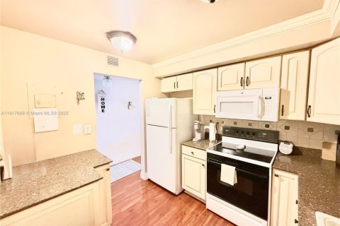 Copropriété à louer à Hallandale Beach, Floride: 2 chambres, 130.06 m2 № 1974332 - photo 3