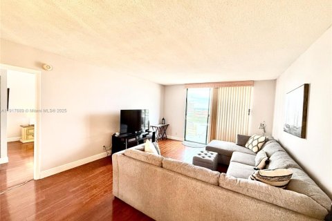 Copropriété à louer à Hallandale Beach, Floride: 2 chambres, 130.06 m2 № 1974332 - photo 16