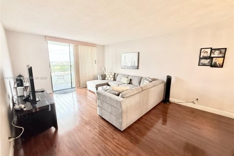 Copropriété à louer à Hallandale Beach, Floride: 2 chambres, 130.06 m2 № 1974332 - photo 23