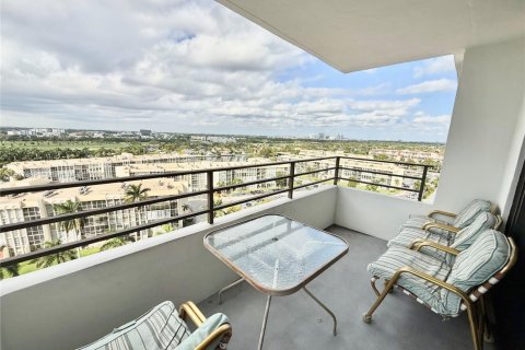 Copropriété à louer à Hallandale Beach, Floride: 2 chambres, 130.06 m2 № 1974332 - photo 2