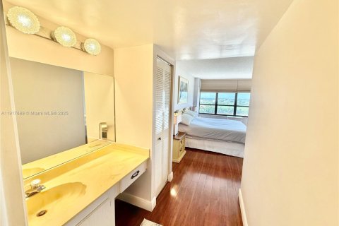Copropriété à louer à Hallandale Beach, Floride: 2 chambres, 130.06 m2 № 1974332 - photo 18