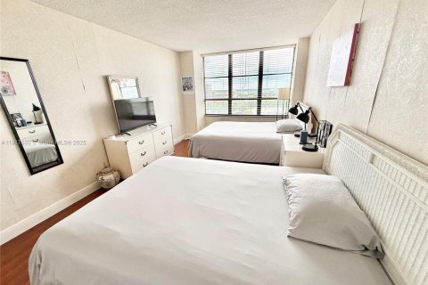 Copropriété à louer à Hallandale Beach, Floride: 2 chambres, 130.06 m2 № 1974332 - photo 8