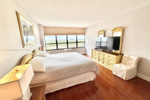 Copropriété à louer à Hallandale Beach, Floride: 2 chambres, 130.06 m2 № 1974332 - photo 28