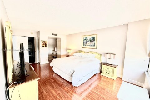 Copropriété à louer à Hallandale Beach, Floride: 2 chambres, 130.06 m2 № 1974332 - photo 7