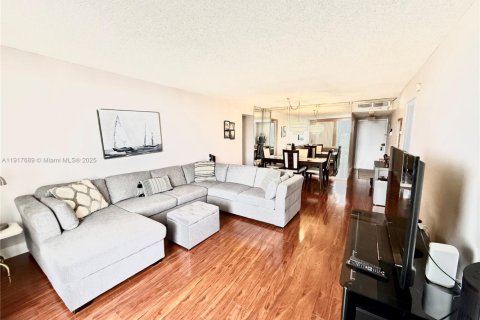 Copropriété à louer à Hallandale Beach, Floride: 2 chambres, 130.06 m2 № 1974332 - photo 5