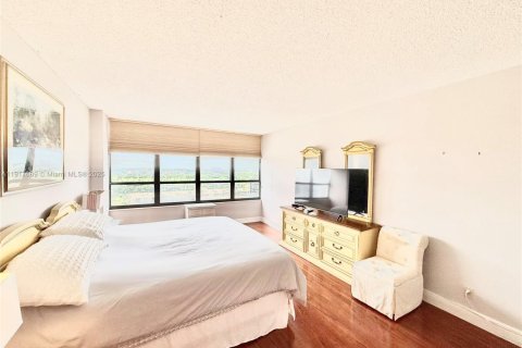 Copropriété à louer à Hallandale Beach, Floride: 2 chambres, 130.06 m2 № 1974332 - photo 14