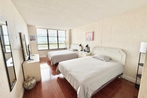 Copropriété à louer à Hallandale Beach, Floride: 2 chambres, 130.06 m2 № 1974332 - photo 25