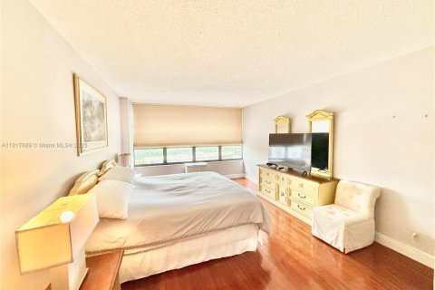 Copropriété à louer à Hallandale Beach, Floride: 2 chambres, 130.06 m2 № 1974332 - photo 12