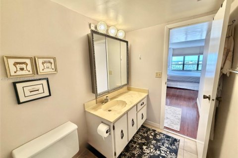 Copropriété à louer à Hallandale Beach, Floride: 2 chambres, 130.06 m2 № 1974332 - photo 27