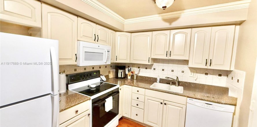 Condo à Hallandale Beach, Floride, 2 chambres  № 1974332