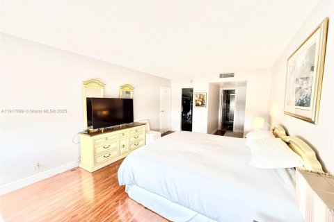 Copropriété à louer à Hallandale Beach, Floride: 2 chambres, 130.06 m2 № 1974332 - photo 10